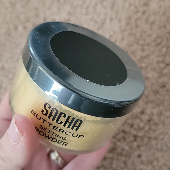 Makeup - Picture 4 of 5